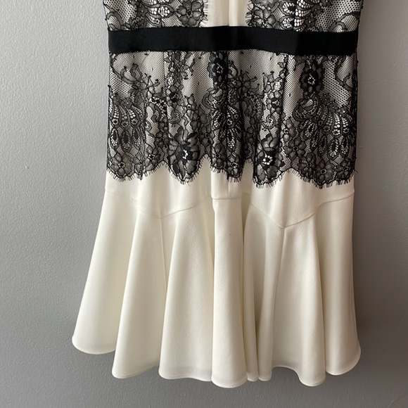 Like new! BCBGMaxAzria Leyla Lace Dress -Size 0 - Picture 7 of 12